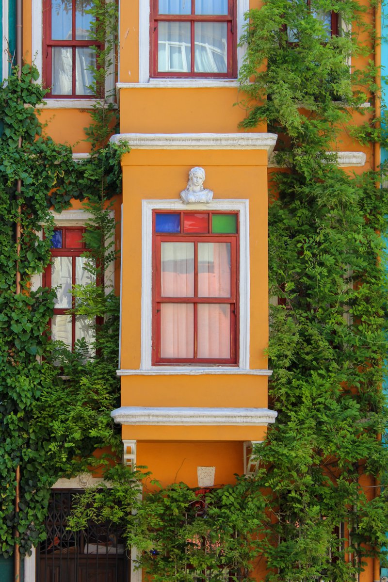 seenbybeyza's tweet photo. Balat'ta bir binanın mimarisi.. 🧡🌿 https://t.co/4XpAZbwVMO