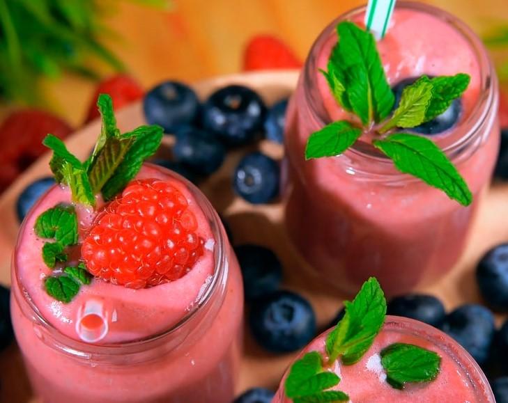 creativelyseema's tweet photo. Mint has a delicately sweet taste and cool sensation. It perfectly complements berries, stone fruits, citrus, melons, and tree fruits. What's your favorite mint and fruit pairing?
Read: https://t.co/7I6VBD3rxj
.
.
#smothie #raspberrysmoothie #berrysmoothie #formebar #nutritionbar https://t.co/GPEdooo6aK