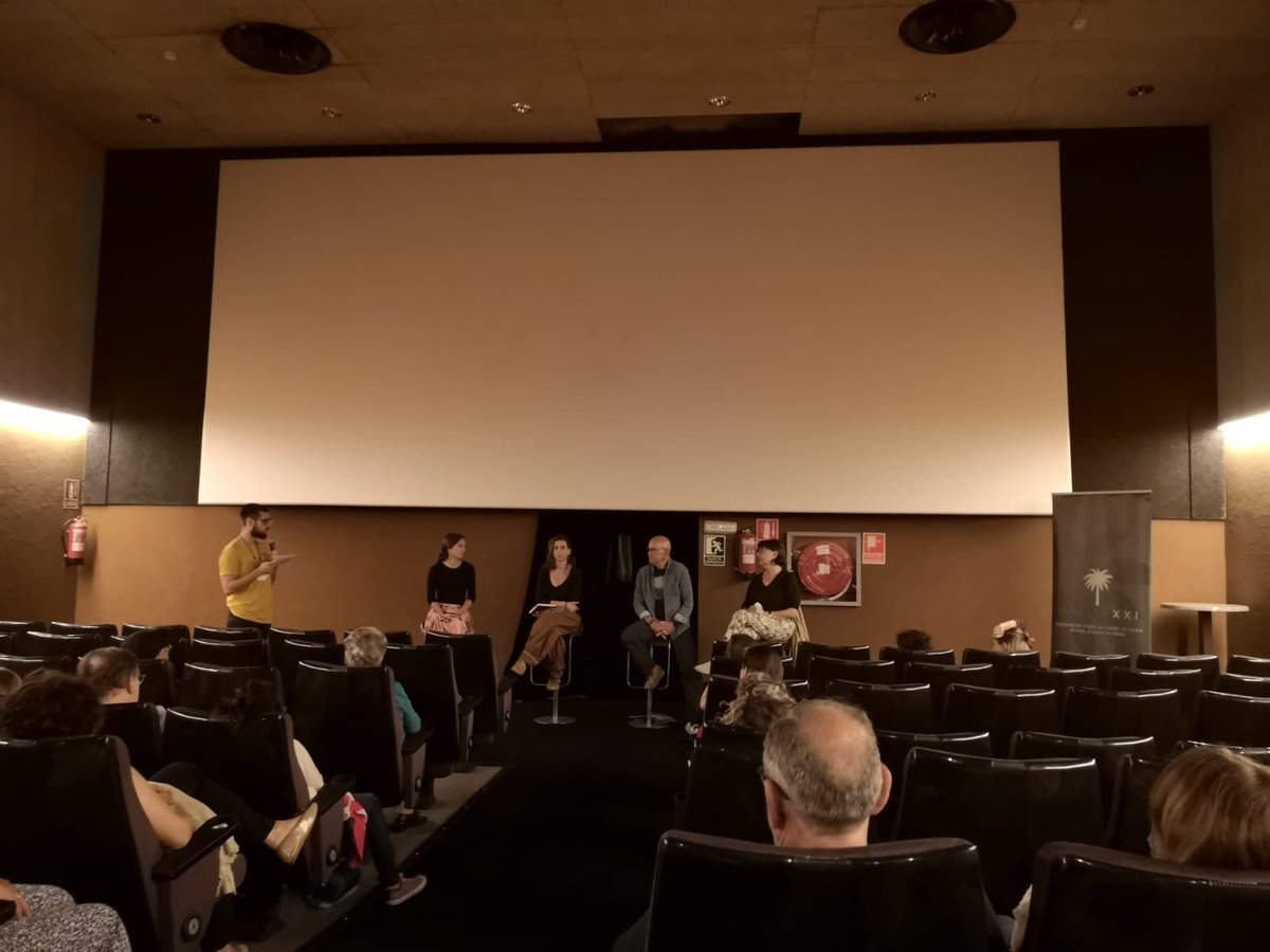 PalmaXXI's tweet photo. Molt contents de presentar “Històries de resistència”! 

Molta gent ha acudit avui a @CineCiutat per conèixer aquest relat coral de les lluites des dels barris de Palma, dirigit per @CarlesBover i amb suport d’@ajuntpalma 

Gràcies a totes les veïnes i entitats participants! https://t.co/fkl6AVqkYj