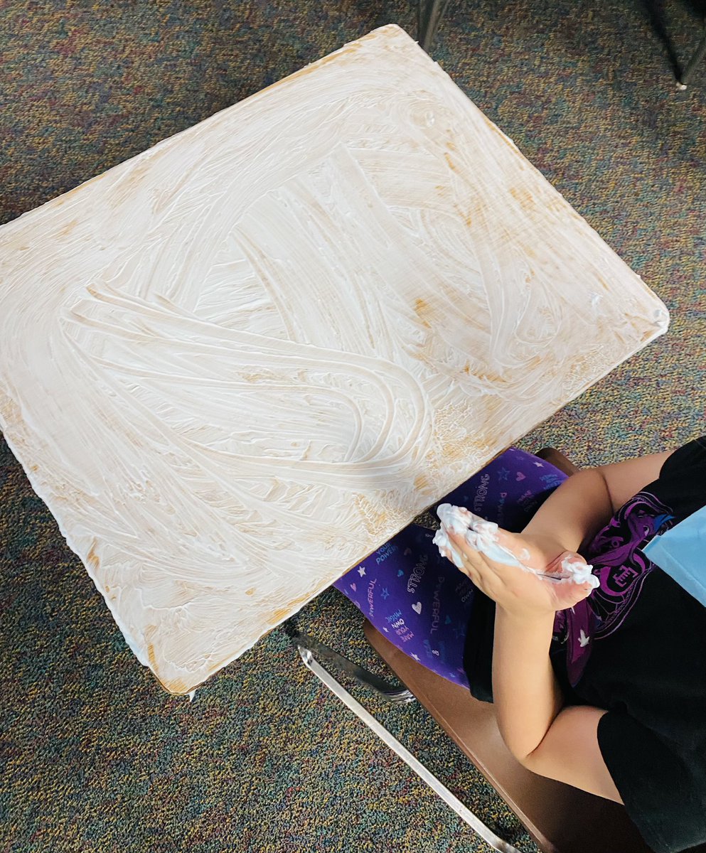 What’s more fun than cleaning your desk with shaving cream?! 👏🏻 #WeAreBeebe #Kindergarten