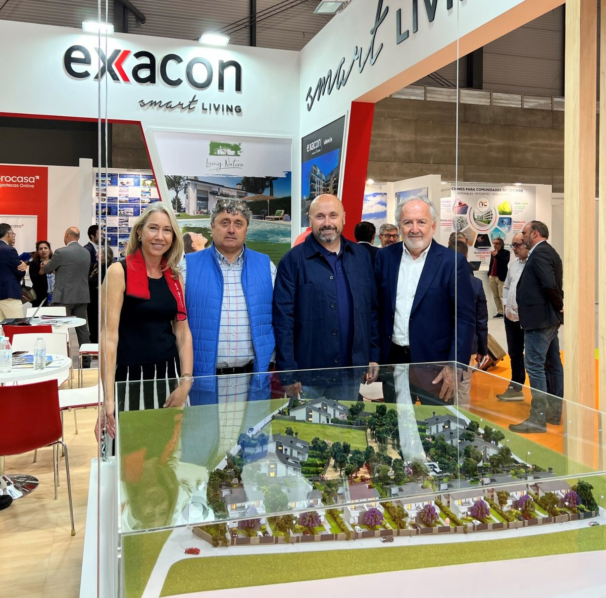 Nismar_OyP's tweet photo. 🤝Hemos visitado @simaexpo por cortesía de nuestro cliente @exxacon
La presentación de sus espectaculares proyectos 🏗️ en la Comunidad de Madrid y Andalucía ha sido magnífica.
#sima #exxacon #ifema #construcción #exposicion #nismar https://t.co/lek28P9huJ