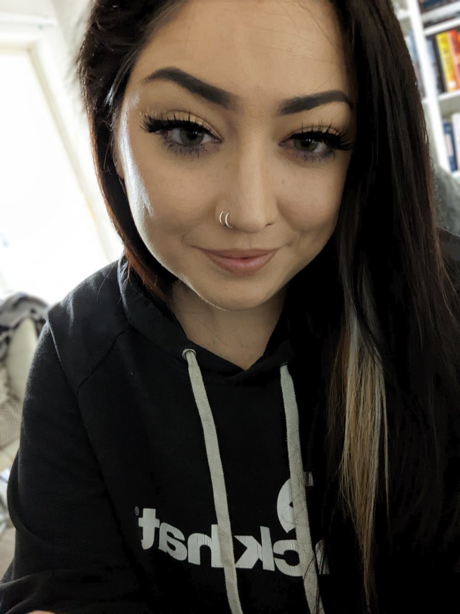 gabsmashh's tweet image. hey.