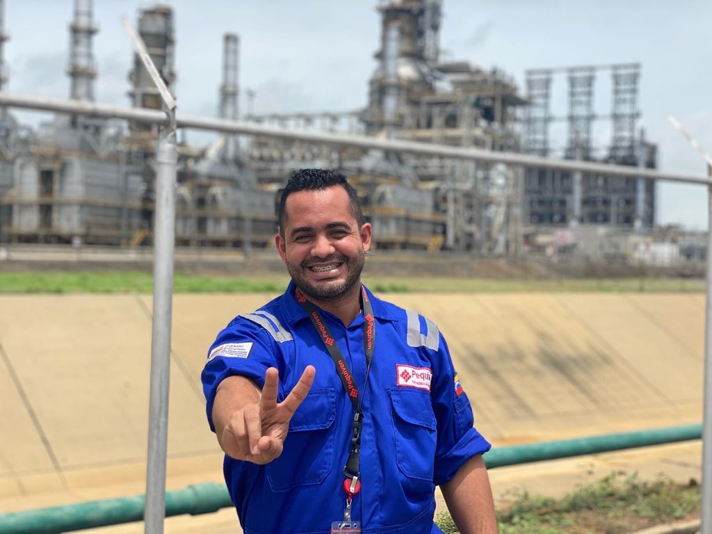 JuventudCPJAA's tweet photo. Hoy nuestra #JuventudPetroquímica acompañó a la @fnjpetrolera en el acto de reconocimiento ”Mayo de Héroes Trabajadores”.

@TellecheaRuiz @MervinMaldonad0 @douglasavila644 @TareckPSUV https://t.co/7Fd2flOm0o