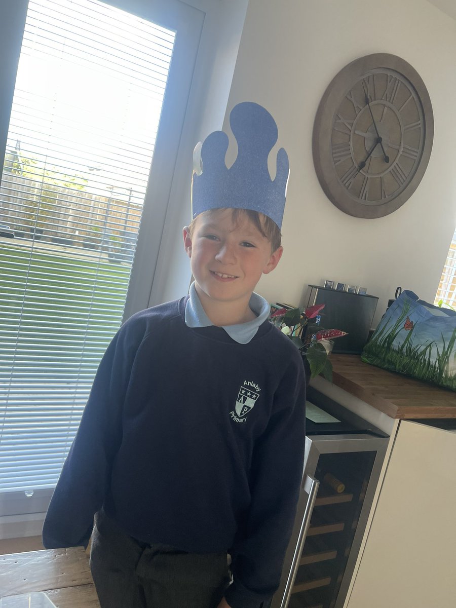 bernisha's tweet photo. Always last minute… but crown making with Elliot for tomorrows jubilee parade at school! #Jubilee #JubileeCelebration #crown #crownmaking https://t.co/3ZGri0I8KB
