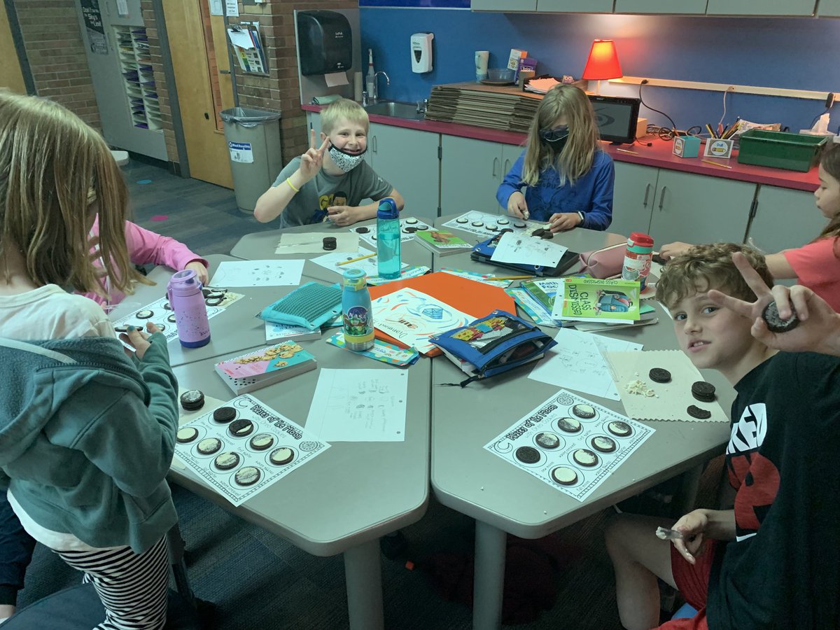 CSideCP307's tweet photo. Science- Making delicious models of moon phases 😋 https://t.co/SAlM6dSNir