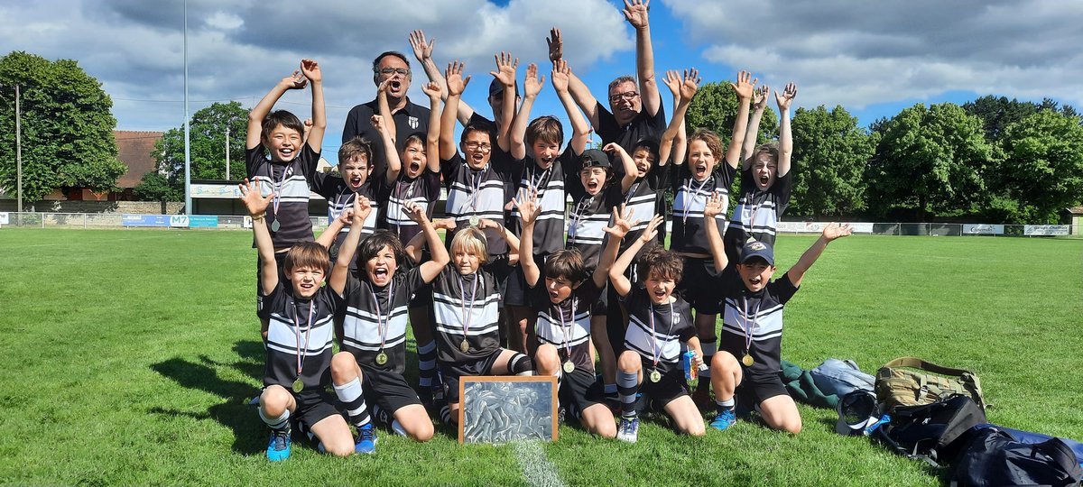 SCUFEDR's tweet photo. Belle quatrième place des #U10SCUF au Tournoi de Beaune 🖤🤍🔥👏👏👏 https://t.co/7MDzsP88Yu