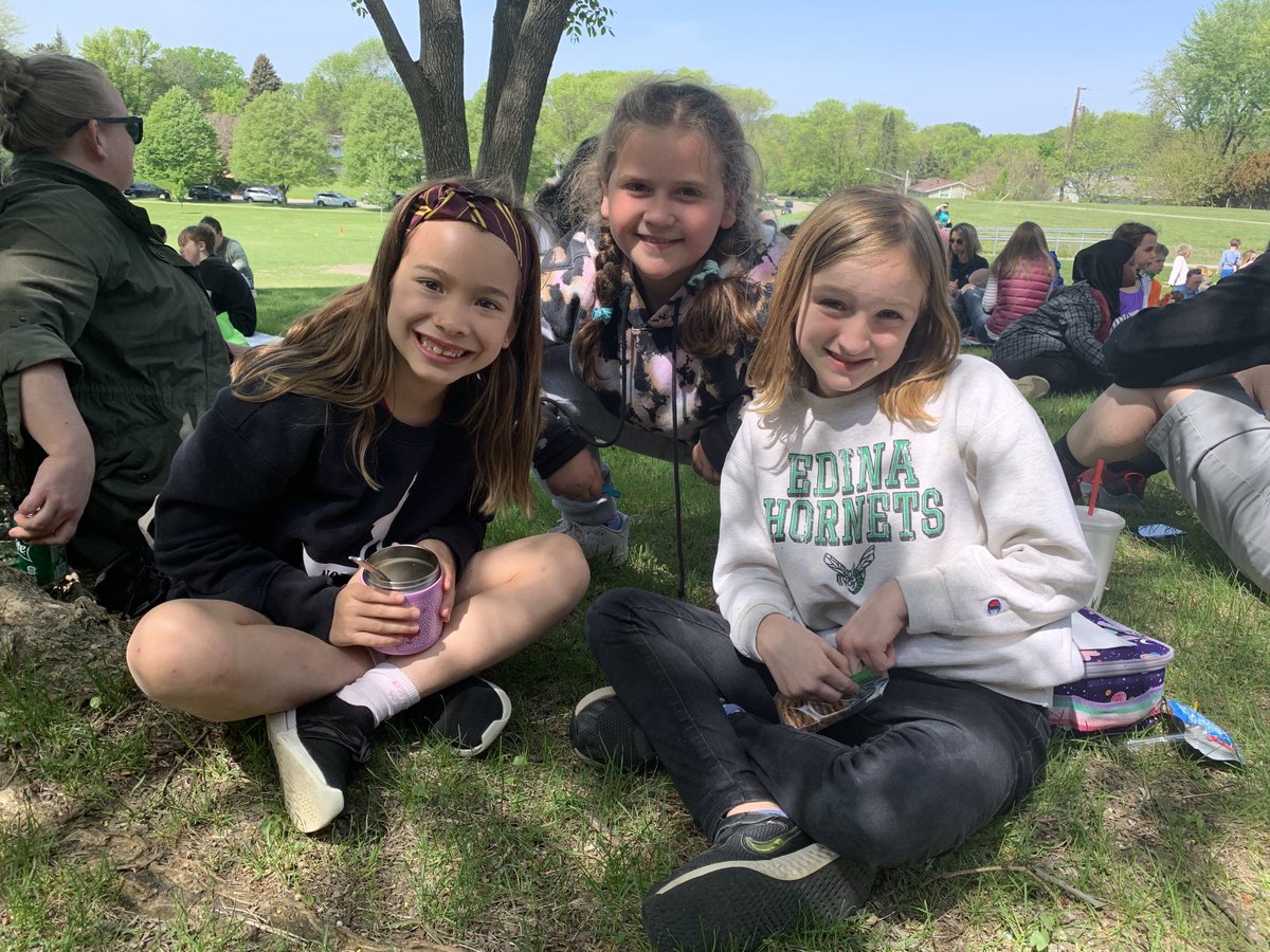 CSideCP307's tweet photo. CP family picnic 🧺 https://t.co/gUUFdCAy3S