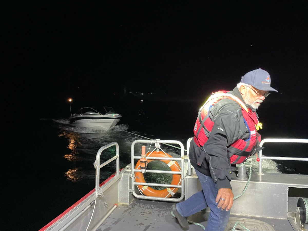 RCM_SAR's tweet photo. #NationalSafeBoatingAwarenessWeek #MissionAlert
๐จBe aware of submerged objects๐จRocks, stumps & log strikes can damage a boatโs hull or motor that can result in injury or death to people on board. Read about recent #RCMSAR rescues due to log strikes here:
https://t.co/ryMbrVUYOd https://t.co/uFTwMyNJ4j