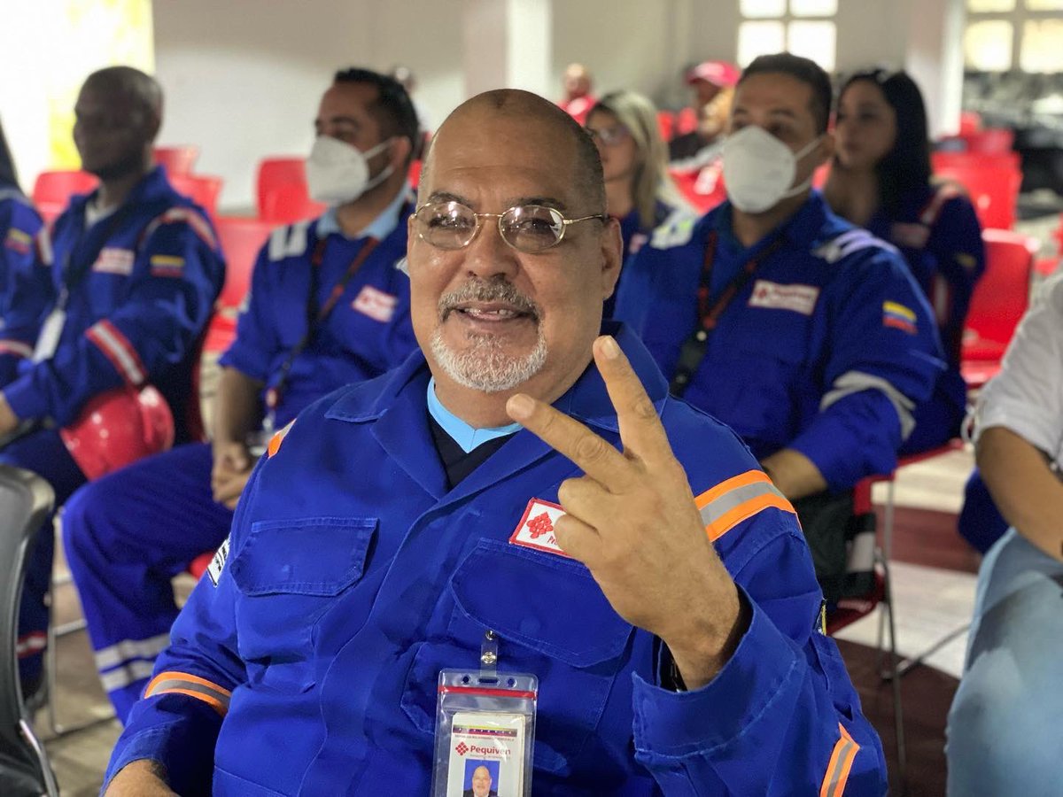 JuventudCPJAA's tweet photo. El Gerente General del #CPJAA @davila.pqv acompañó a nuestros #jóvenes durante acto en el Mejorador Petrocedeño.

@douglasavila644 @TareckPSUV @TellecheaRuiz @MervinMaldonad0 https://t.co/UrsPUf0Yly