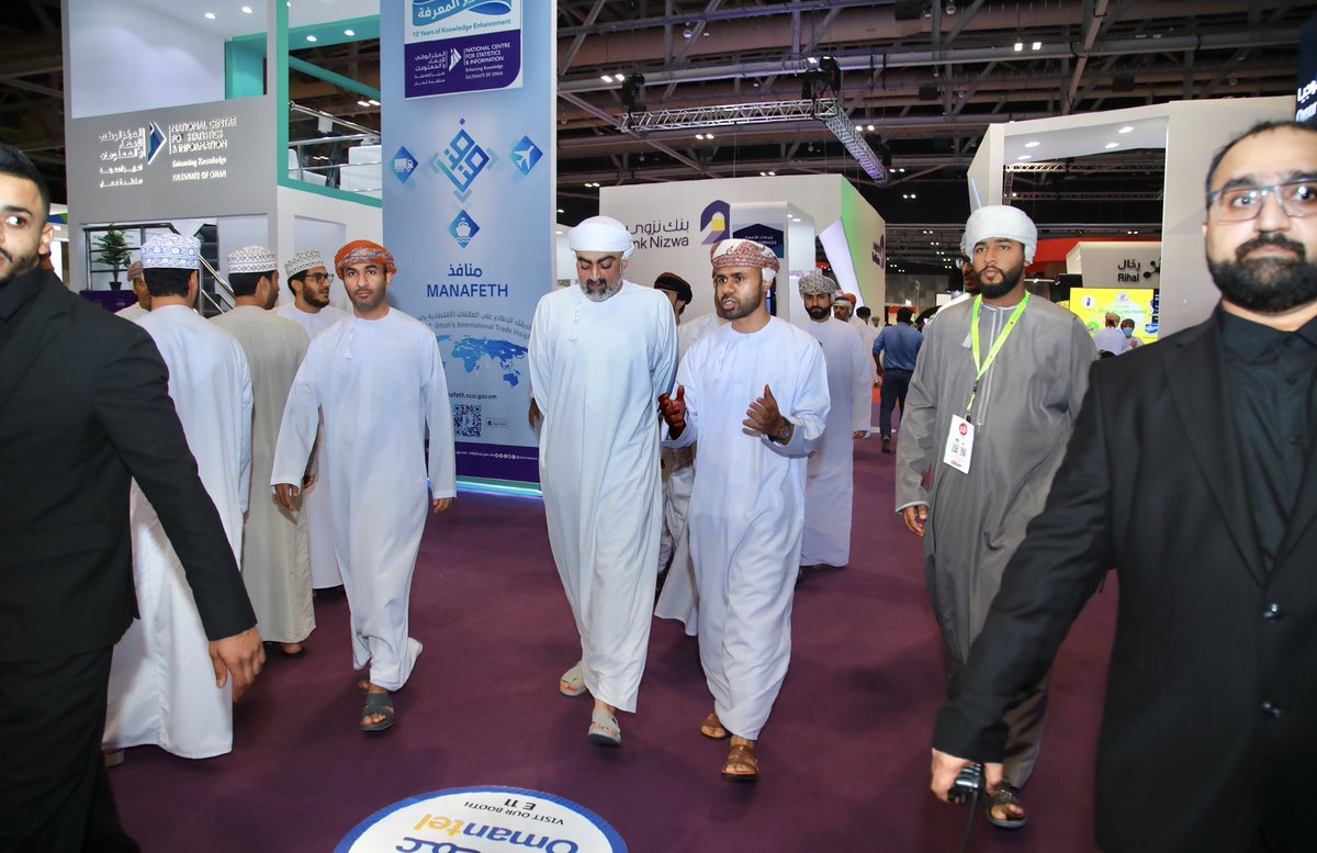 AmrBaabood's tweet photo. His Highness Sayyid Taimur bin Asa’ad bin Tariq Al Said engaging at @comexoman boosts the @comexoman profile nationally &amp; internationally. Such partnerships inspire our continuing journey to the future. Business confidence is back &amp; thriving 🇴🇲 🌎 #tech #oman #business #comexoman https://t.co/7fwbRC8Qn6