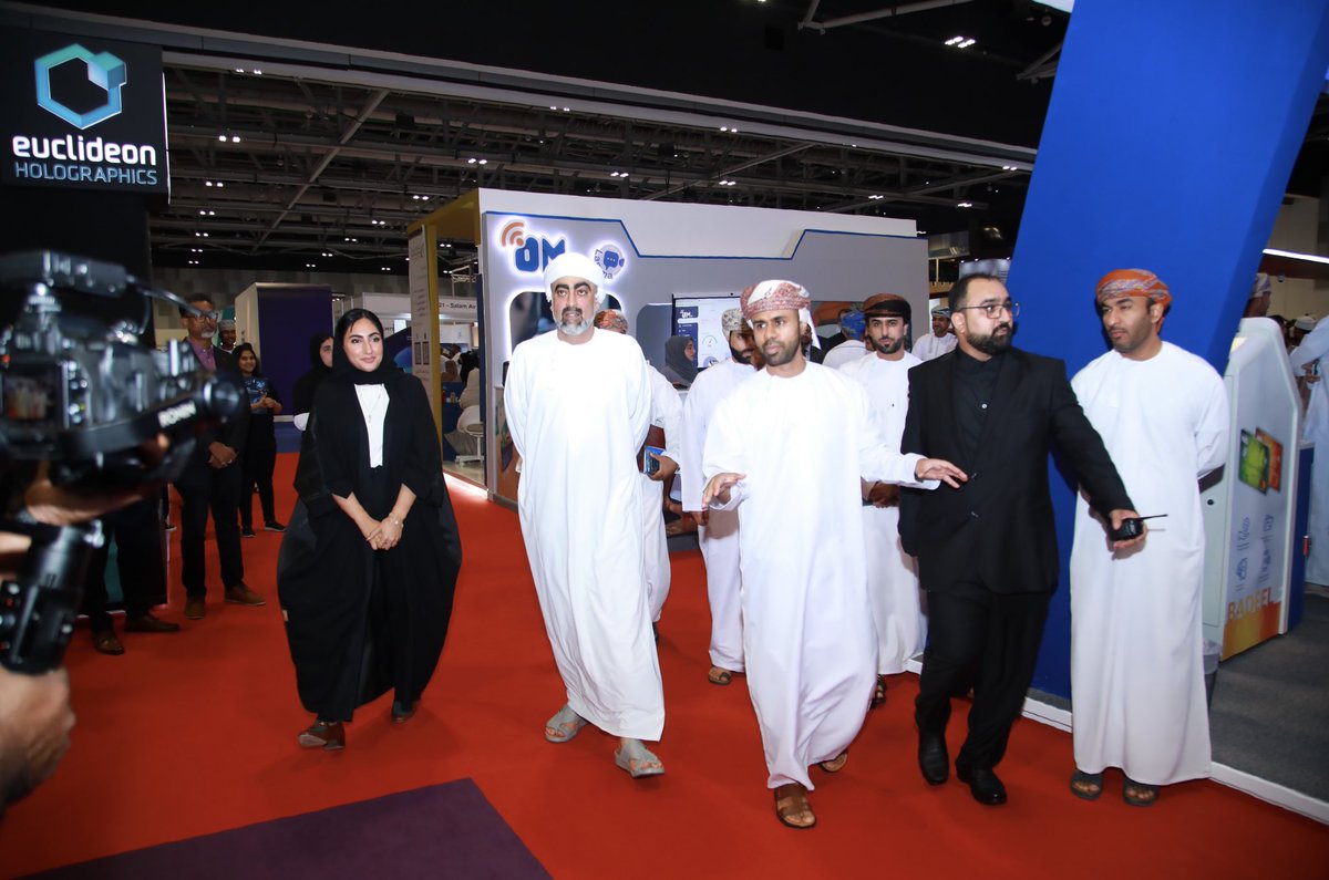 AmrBaabood's tweet photo. His Highness Sayyid Taimur bin Asa’ad bin Tariq Al Said engaging at @comexoman boosts the @comexoman profile nationally &amp; internationally. Such partnerships inspire our continuing journey to the future. Business confidence is back &amp; thriving 🇴🇲 🌎 #tech #oman #business #comexoman https://t.co/7fwbRC8Qn6