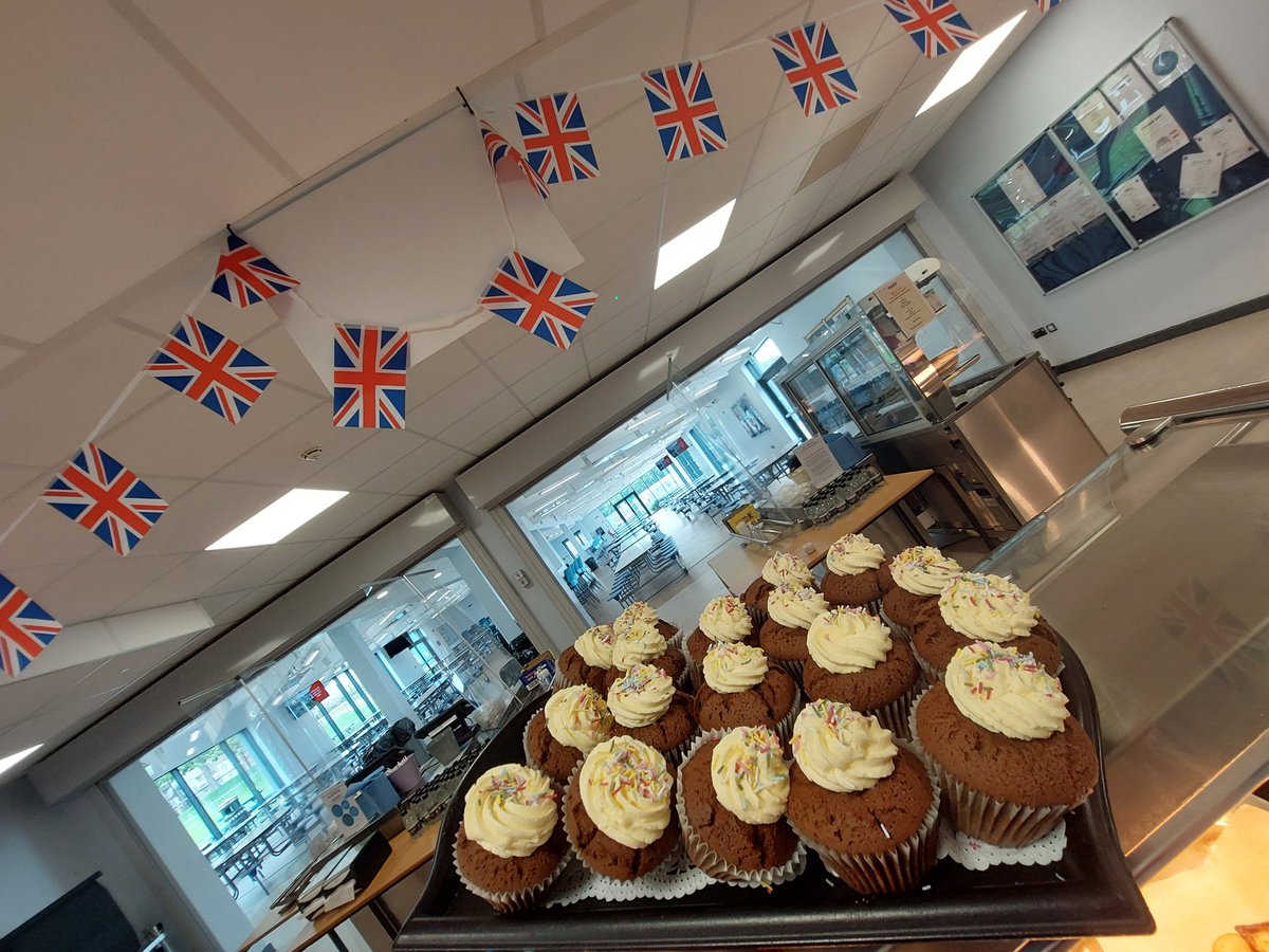 JackHuntElior's tweet photo. Jubilee celebration lunch@ Jack Hunt School.🇬🇧🇬🇧🇬🇧
The team made a huge effort to create some yummy treats and a beautiful lunch!!! 
#PlatinumJubilee
@JackHuntSchool @clairefb12 @Elior_Group https://t.co/n9H1o7yDfc