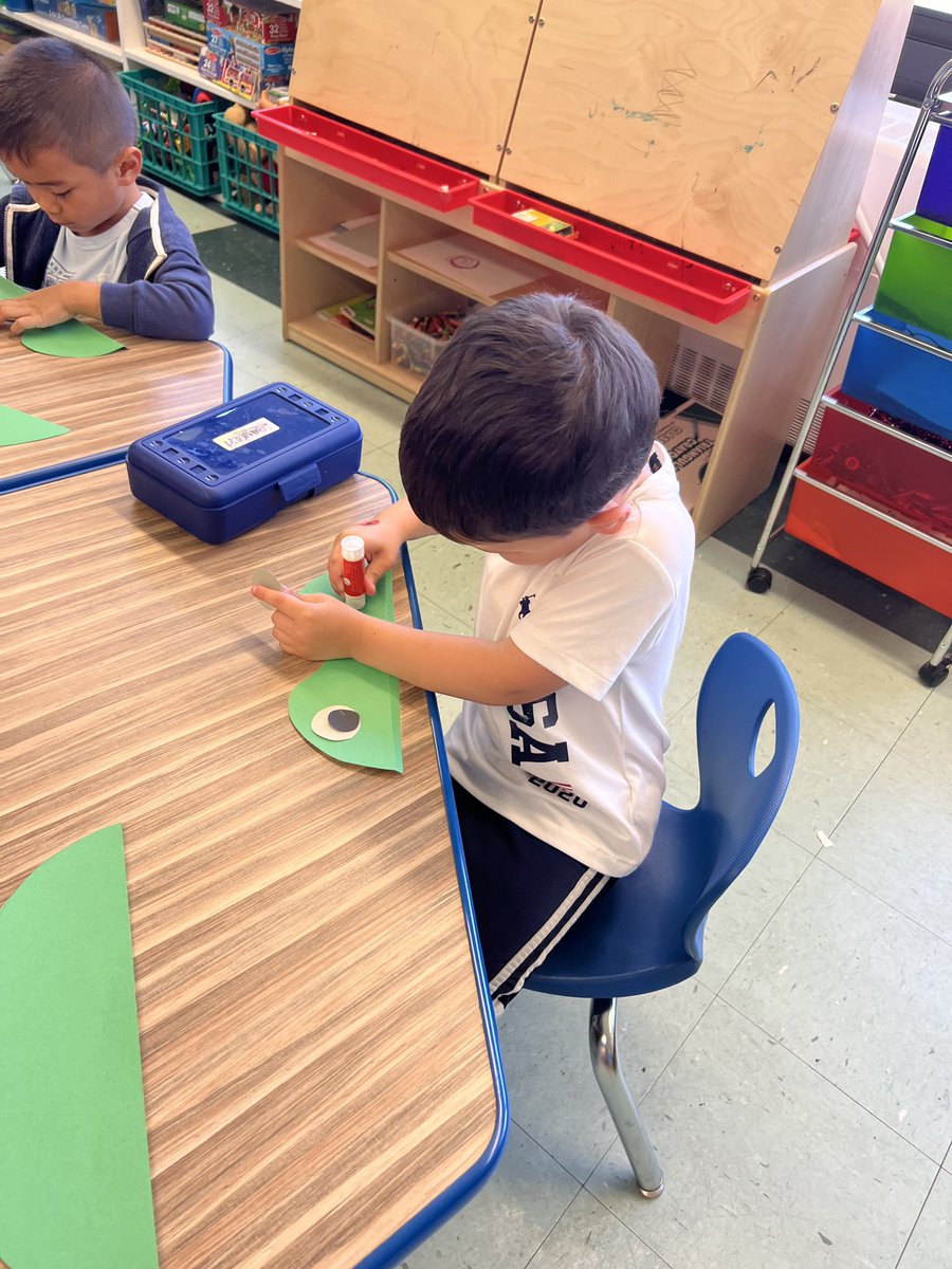 PFainUPK's tweet photo. PreK was able to participate in their first school assembly!! Frog and Toad joined us at MGV to share some classic stories. Students were excited to learn the difference between a frog and toad back in the classroom. 🐸 https://t.co/JshBCteVf7