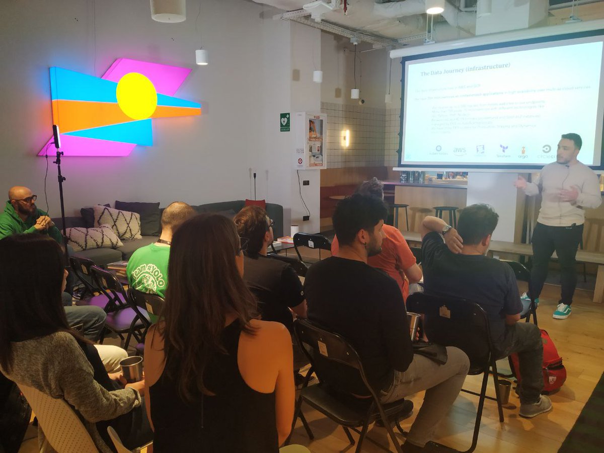 MadridDevops's tweet image. Gracias a todos los que os habéis pasado por las oficinas de @aircall u os habéis conectado al streaming para escuchar a @jordimirobruix y Enrique Hormilla de @thehotelnetwork. Vídeo pronto disponible en nuestro canal de YouTube gracias a @aircall. #madrid_devops