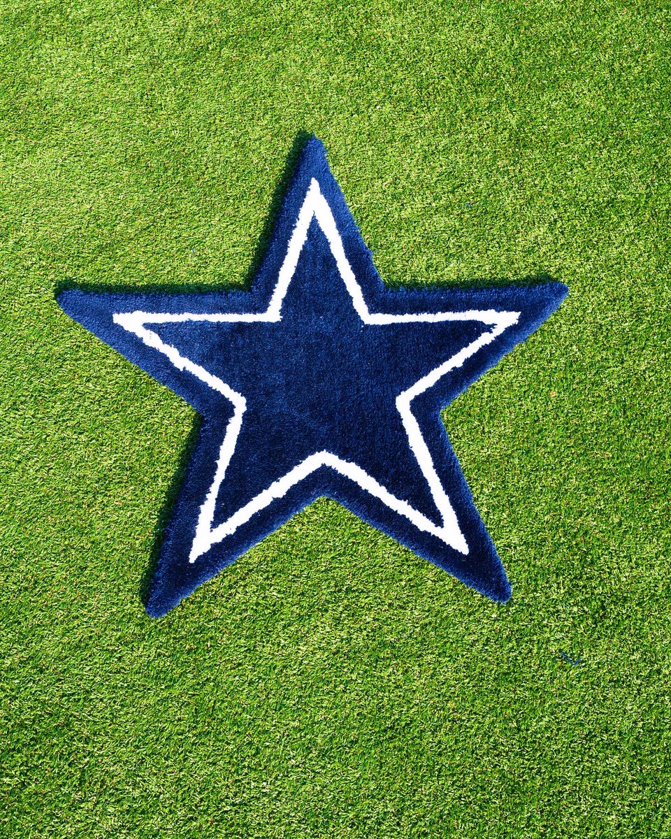 MaxxAlvarezz's tweet photo. Cowboys custom rug! https://t.co/9EQaK6yNda