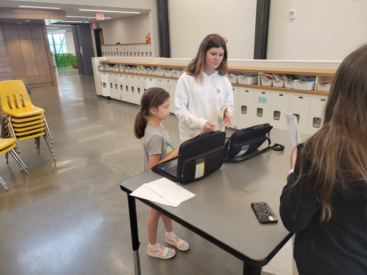 tms_staszak's tweet photo. Thank you @MrsDoveTES for having us read our children's math books and presenting your animal projects!
@TallmadgeMiddle @misterboothTES https://t.co/HTXRWvxqGK