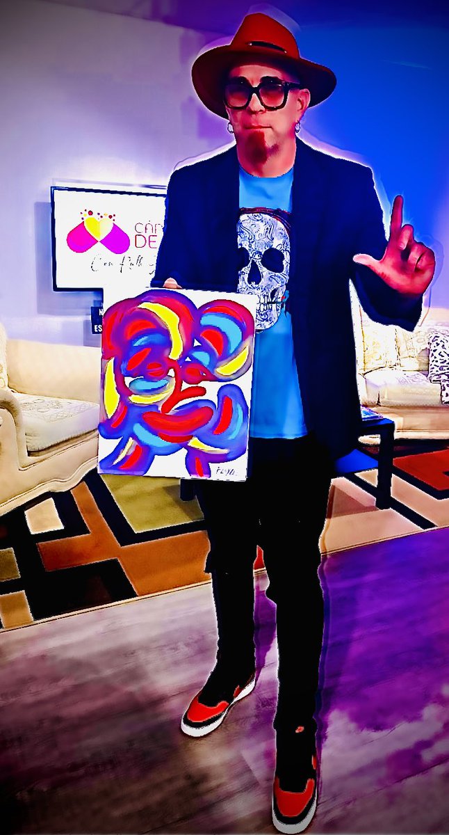 artbyfloyd's tweet photo. Floyd The Rock Artist at Escafandra Show de Mercedes Maria Prieto - JTL Radio #DIOS #ArtByFloyd #Eventos #Rock #Teatro #Show #FashionTV #Entertainment #FloydHeglichs #Radio #Art #TV #Performance #FashionArt #Fashion #Musica #PopArt #MotionArt #FloydTheRockArtist #Mundo #Universo https://t.co/2IzgnoJXmM