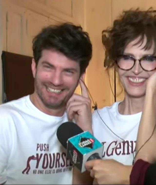 florcitaxfabito's tweet photo. Me morí cuando la que lo estaba entrevistando le dijo que nunca envejece, y sii, es la verdad, él siempre sigue siendo HERMOSO https://t.co/tbcqSjGmCJ