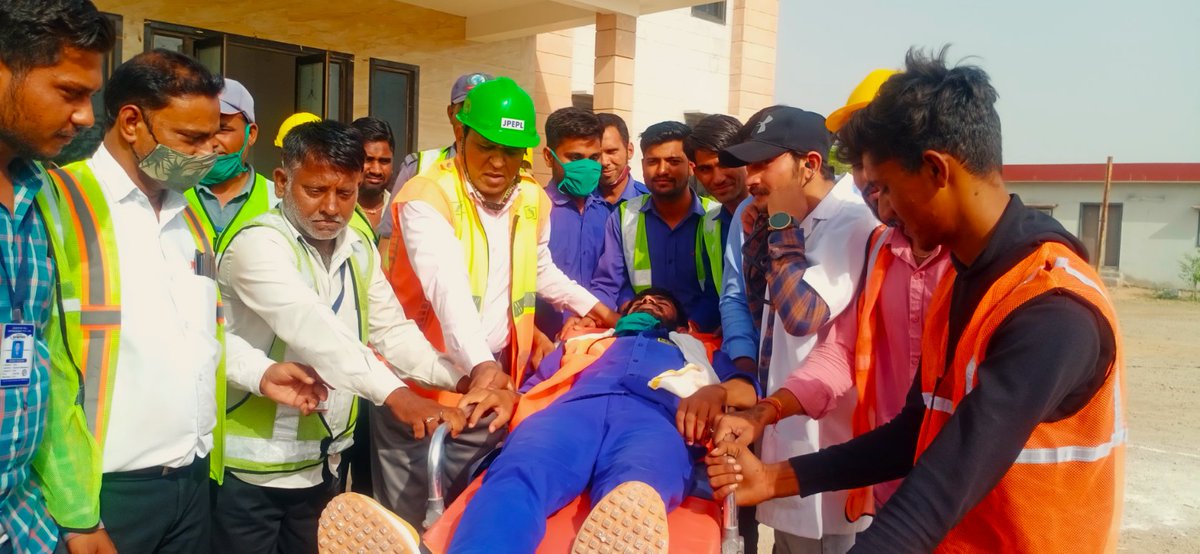 Fire Fighting #Mockdrill & First Aid demonstration session with Health & Safety Awareness were conducted by team #HC1 at #JPEPL Toll Plaza.

#HighwayConcessions #firefighting  #Firesafety #firefightingequipment  #firstaidtraining #firstaid #safety #awareness #Rajasthan