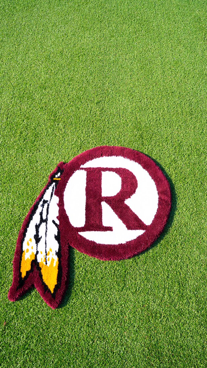 MaxxAlvarezz's tweet photo. Redskins custom rug. Get y’all orders in👍🏼 https://t.co/mmtCvE6Zh9