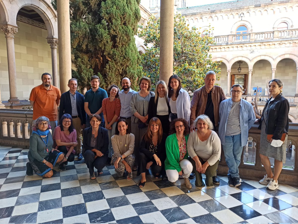 Presentem el Servei d'Administració Electrònica, Gestió Documental i Patrimoni Documental <a href="/UniBarcelona/">Universitat de Barcelona</a>: equipàs de persones que seguim donant servei en matèria de registres, #administracióelectrònica i #gestiódocumental i amb uns valuosos #arxius plens de #patrimonidocumental.