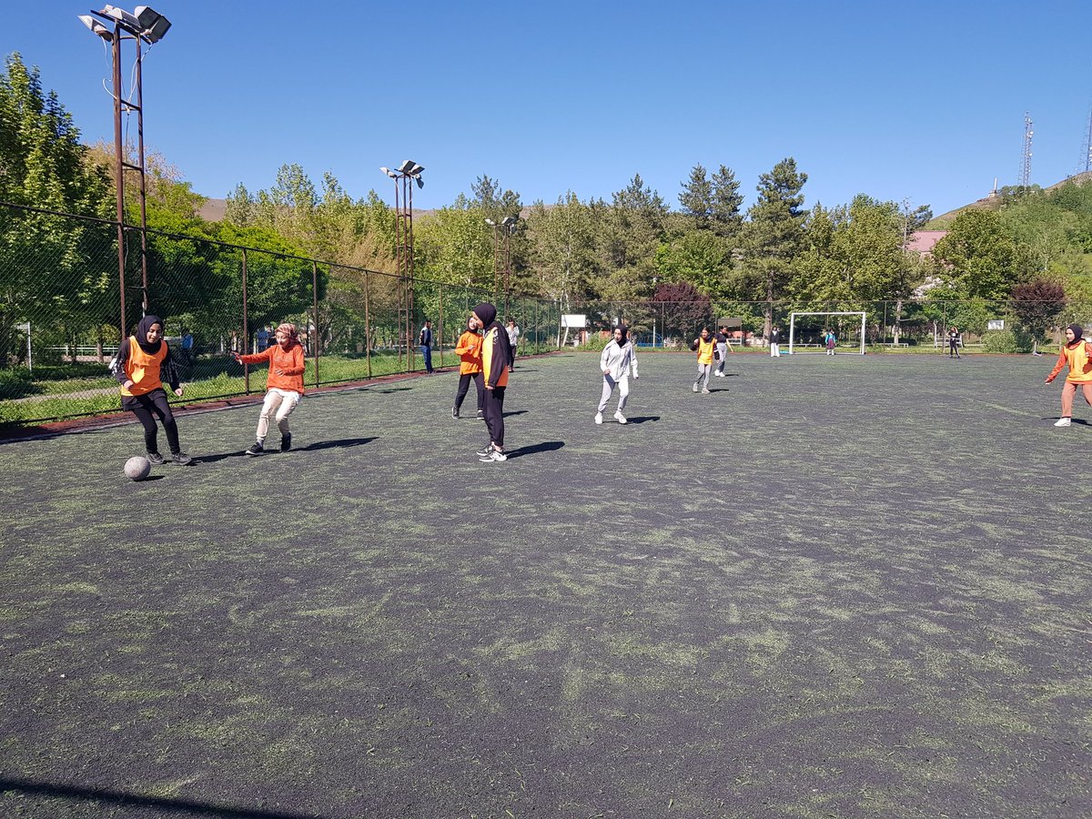 solhan_l's tweet photo. Sınıflararası Futbol Turnuvası Başladı https://t.co/Y9nYXhMoUp
