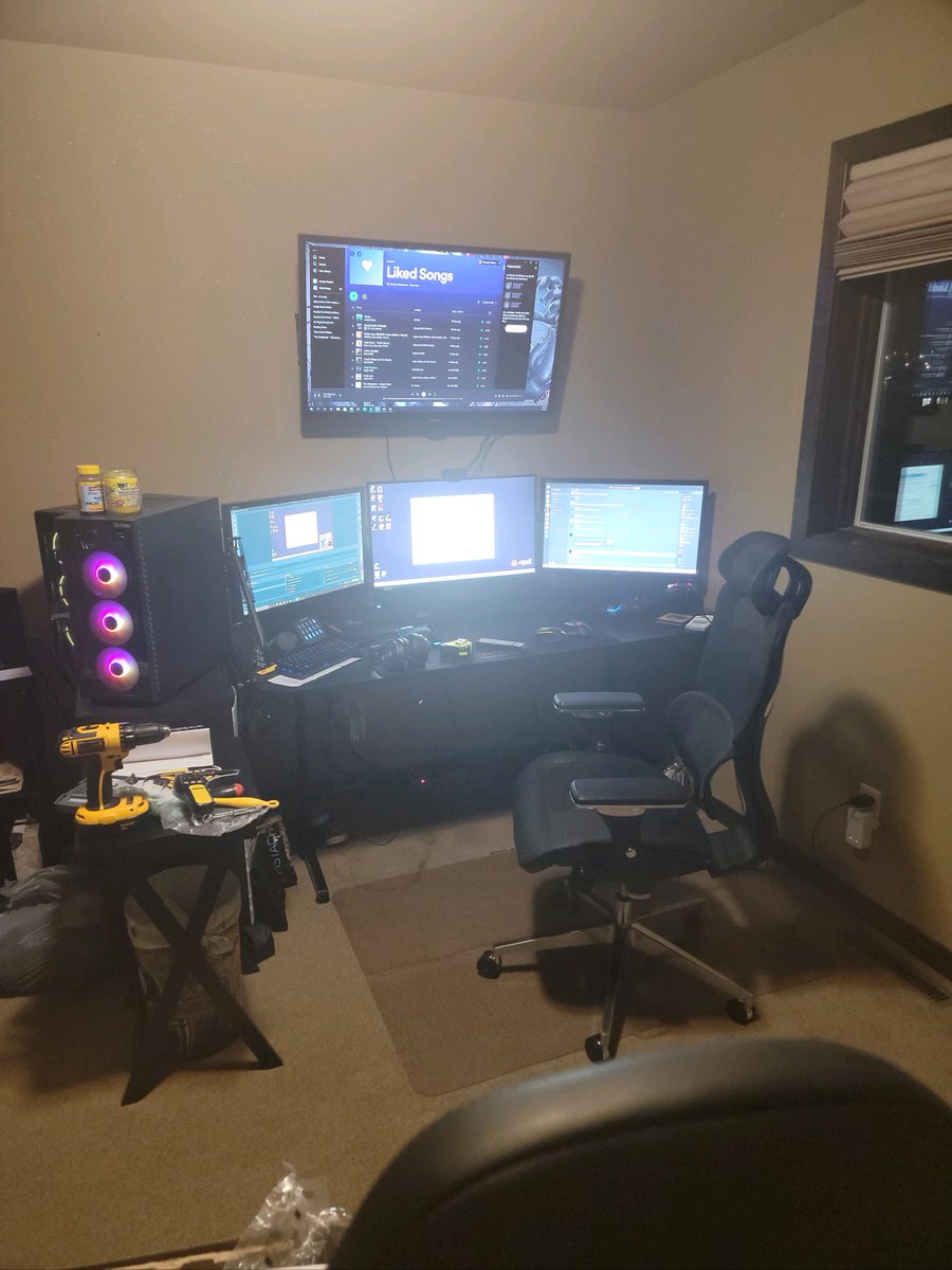 ReisNgrind's tweet photo. @Wipz @timthetatman Just got done hanging the TV up top! https://t.co/yPaJGPQRqj
