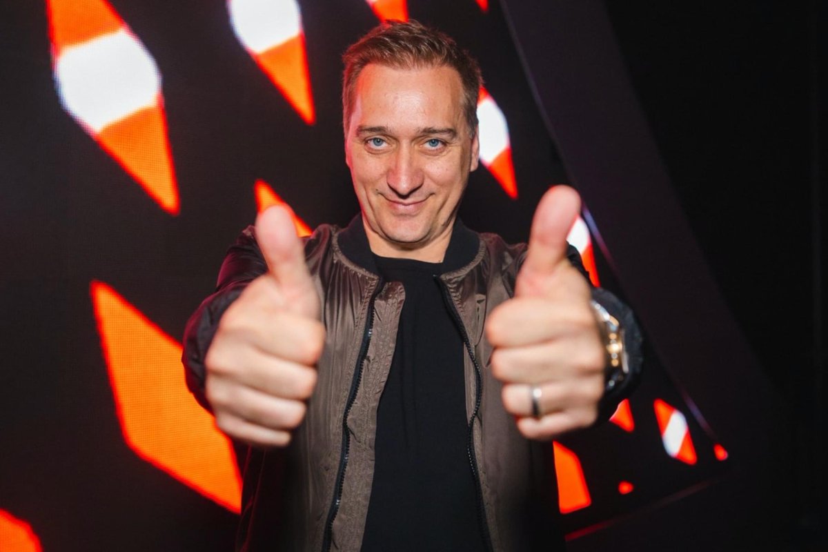 dully718's tweet image. Love this tune 😍😍😍😍 #ASOT1070