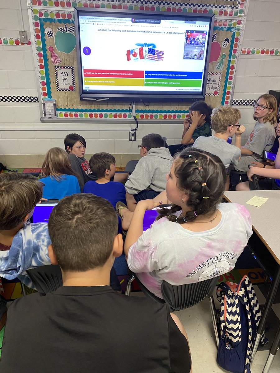 After connecting on their @Seesaw Blog🌟, @MrsSutherland5 5th grade Ss were able to meet their friends from Canada🇨🇦 on @Zoom💻! Ss learned more about each other’s culture🌎 through @Kahoot! 🤩 #A1Excellence @PESLibrary203 @BrianaBolt284