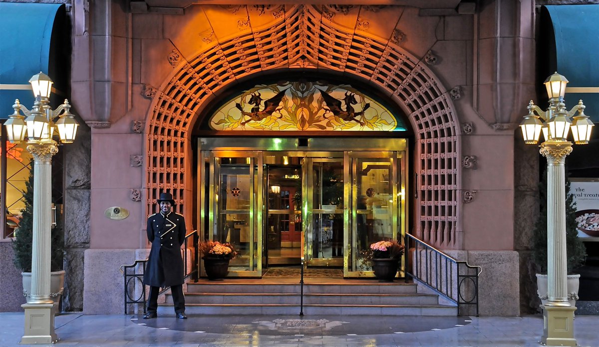 #FunFact - The main entrance of the #BrownPalace Hotel and Spa was originally located on Broadway. Since the evolution of motor vehicles, traffic emerged on Broadway which caused the main entrance to move onto Tremont Place. 🚘