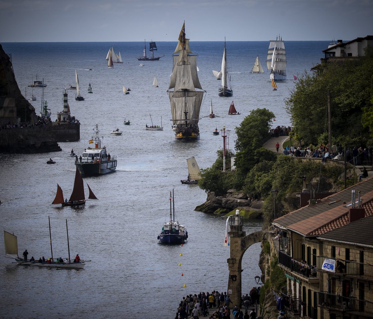 etxezarreta's tweet image. #itsasfestibala #Pasaia
#EFEfotos