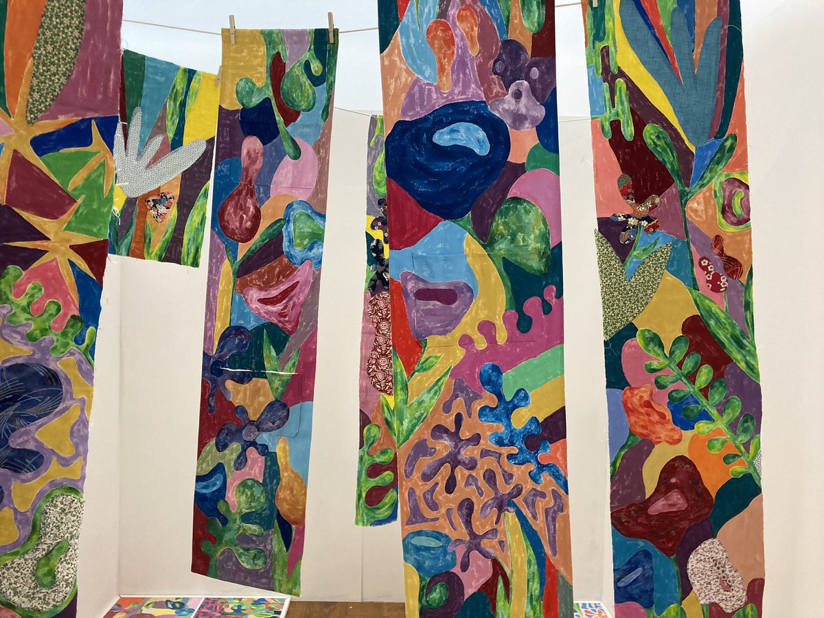 ElizabethKanwar's tweet photo. Final Art Exhibition.. congratulations Ellie ❤️🥂🎉 @elliekxox https://t.co/nW6G90pQBs
