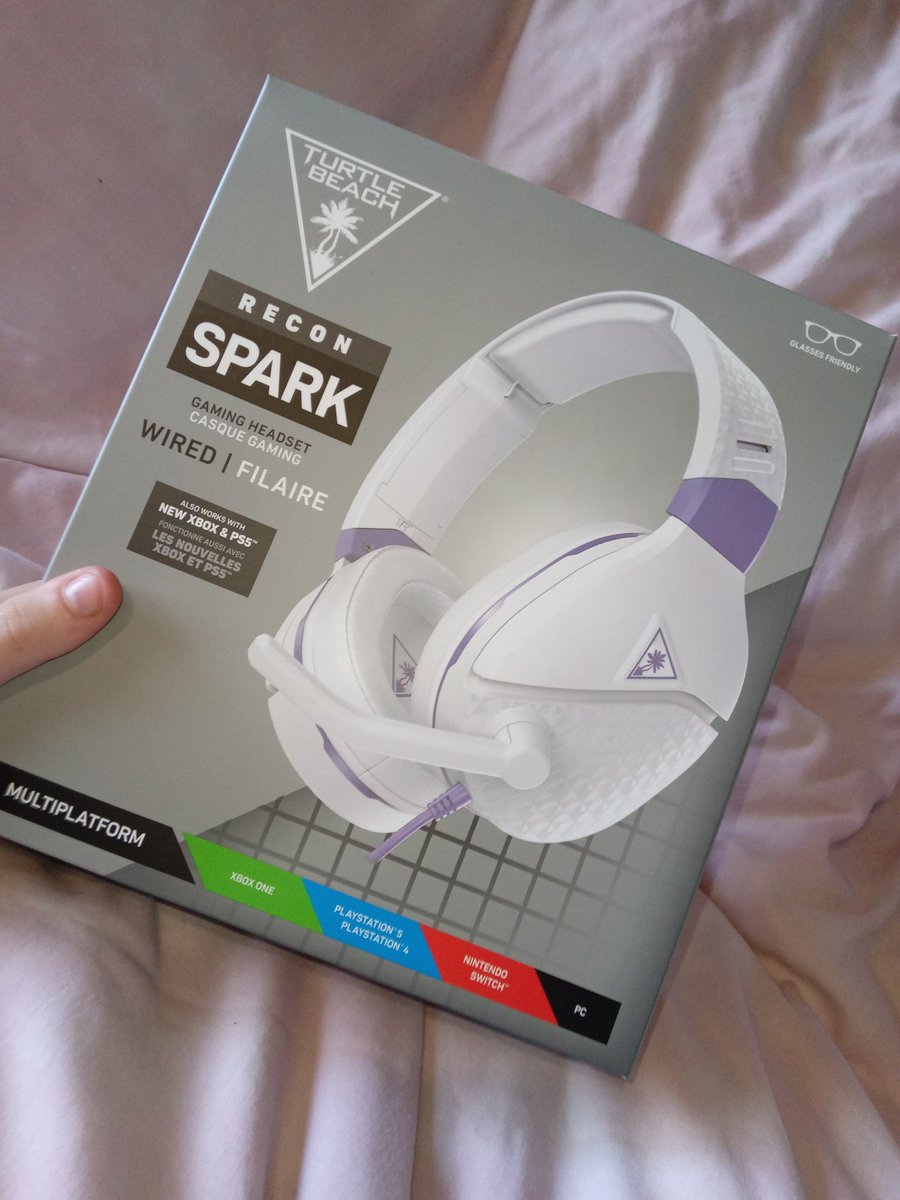 Izzy_Couture_'s tweet photo. Thank you @stressed_ace I can't wait to try my new @TurtleBeach headset, they look so pretty 😍 💜  #Xbox https://t.co/GJpQO6bfYM