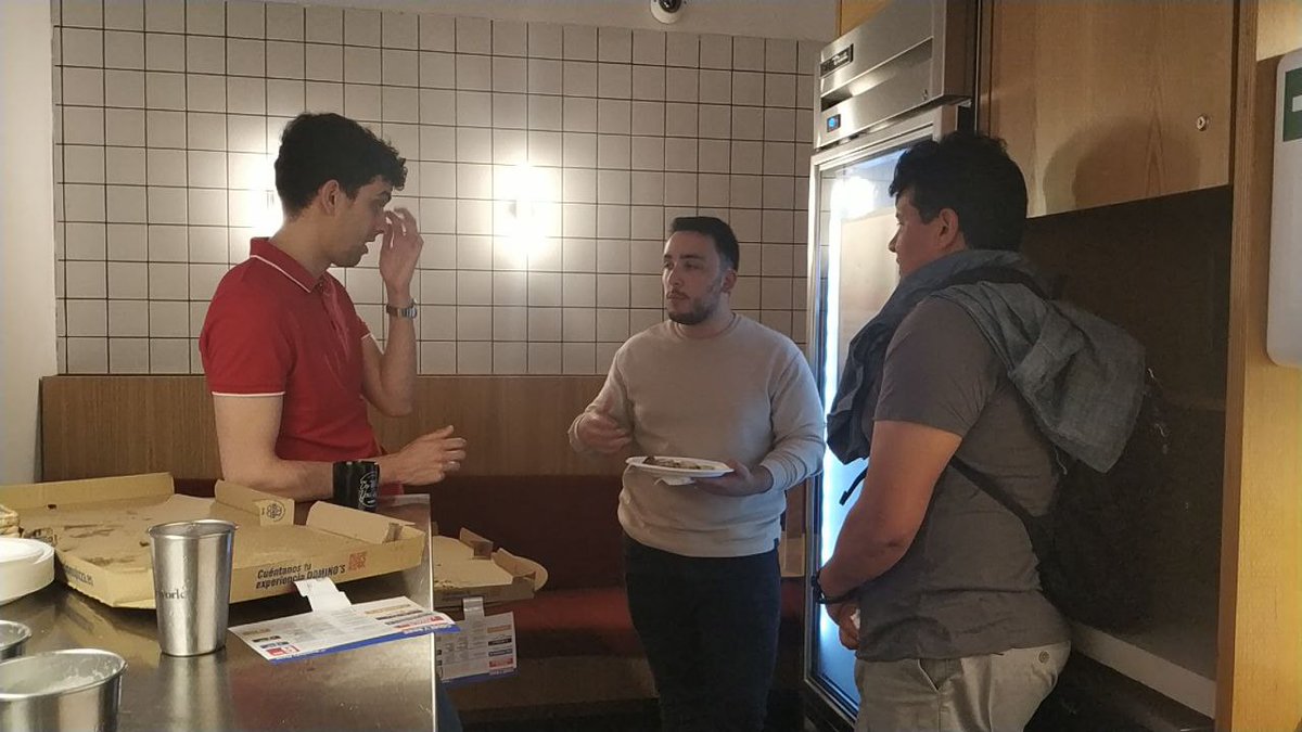 MadridDevops's tweet image. El tan deseado networking en persona... #madrid_devops en su máxima expresión de nuevo. Pizzas, cervezas (by @aircall ) y charla. Muy contentos deben estar en @thehotelsnet con @jordimirobruix  y Enrique Hormilla. Gracias a todos por hacerlo posible de nuevo.