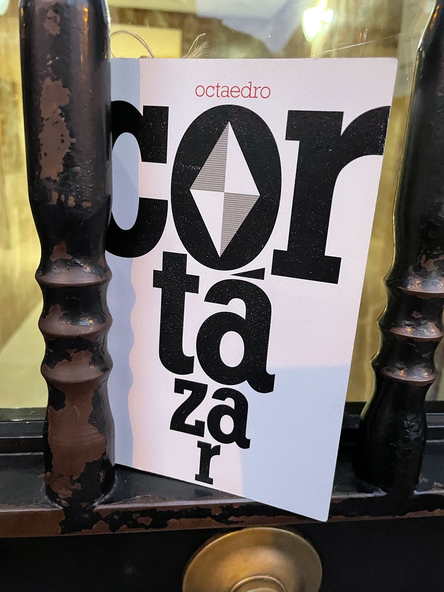 algova82's tweet photo. 🤯mi cabeza cada vez que leo a este hombre, enorme #cortazar #octaedro https://t.co/TvC41LsETz