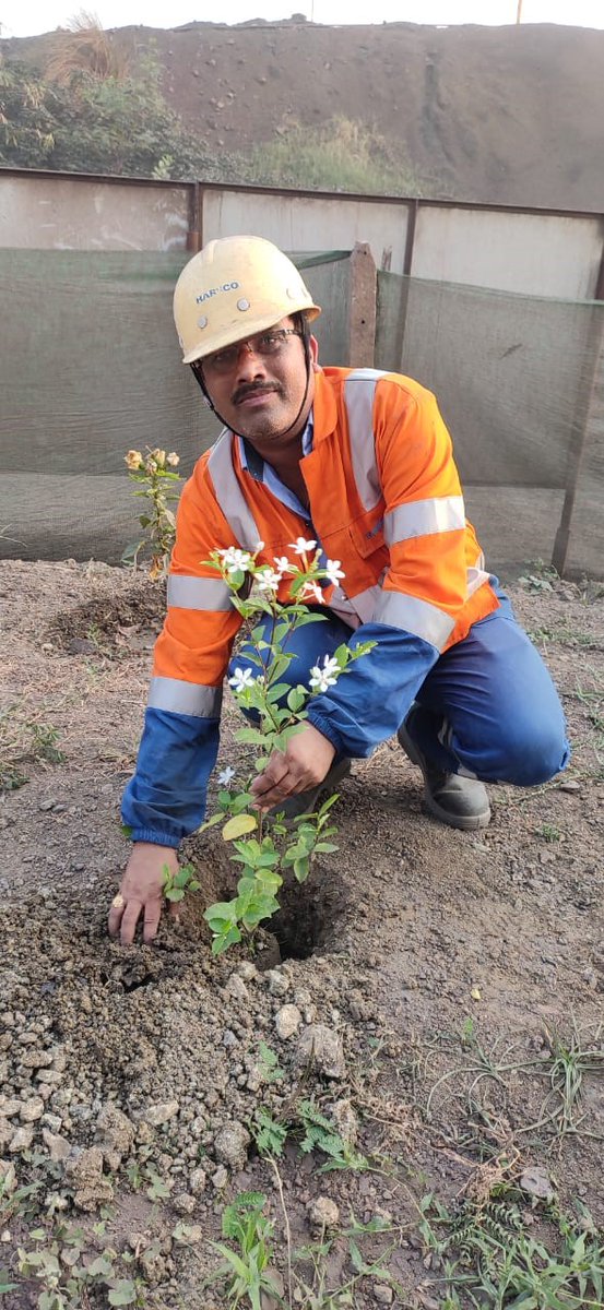 harsco_enviro's tweet photo. Did you know that World Environment Day is coming up on June 5th? We are #throwingbackthursday to this past #earthday, where our teams participated in a tree-planting activity and a plastic garbage clean ups!
#everydayisearthday #enviromental #sustainabilty #treeplanting https://t.co/pmVO3XwCDh