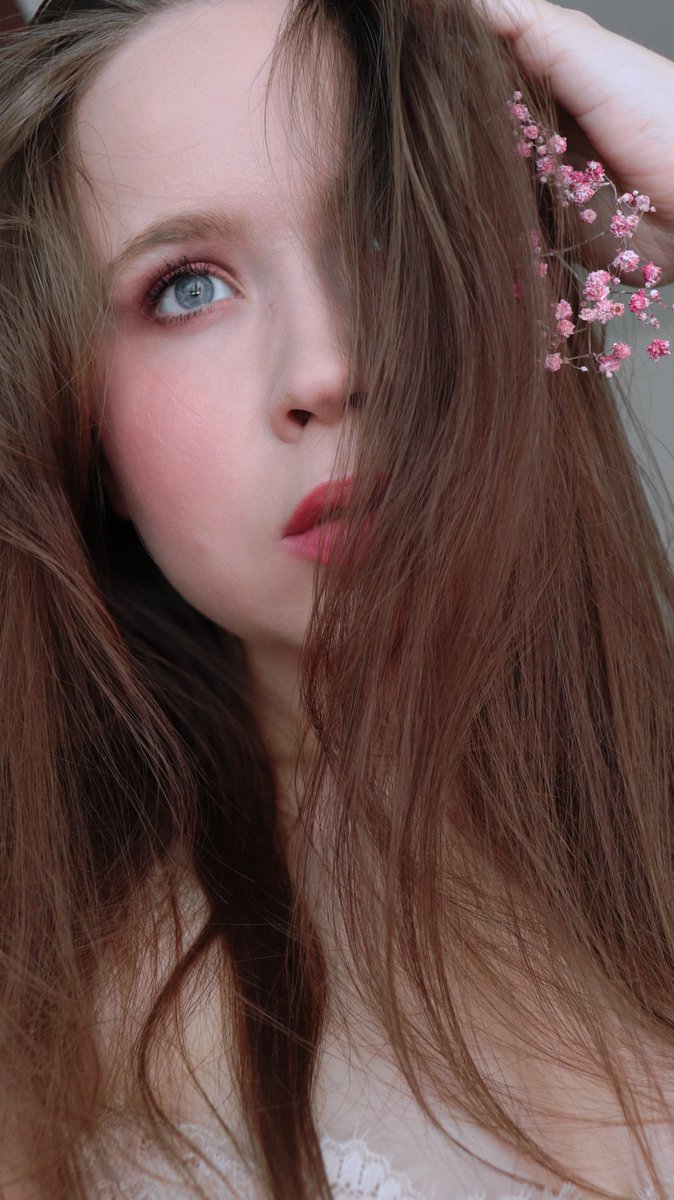 tinixcz's tweet photo. A na kolik vypadám tady ? 😋😆
#czechmade #slovakia #brunette #flowerchild #model #beauty https://t.co/zeFHLqYEg4