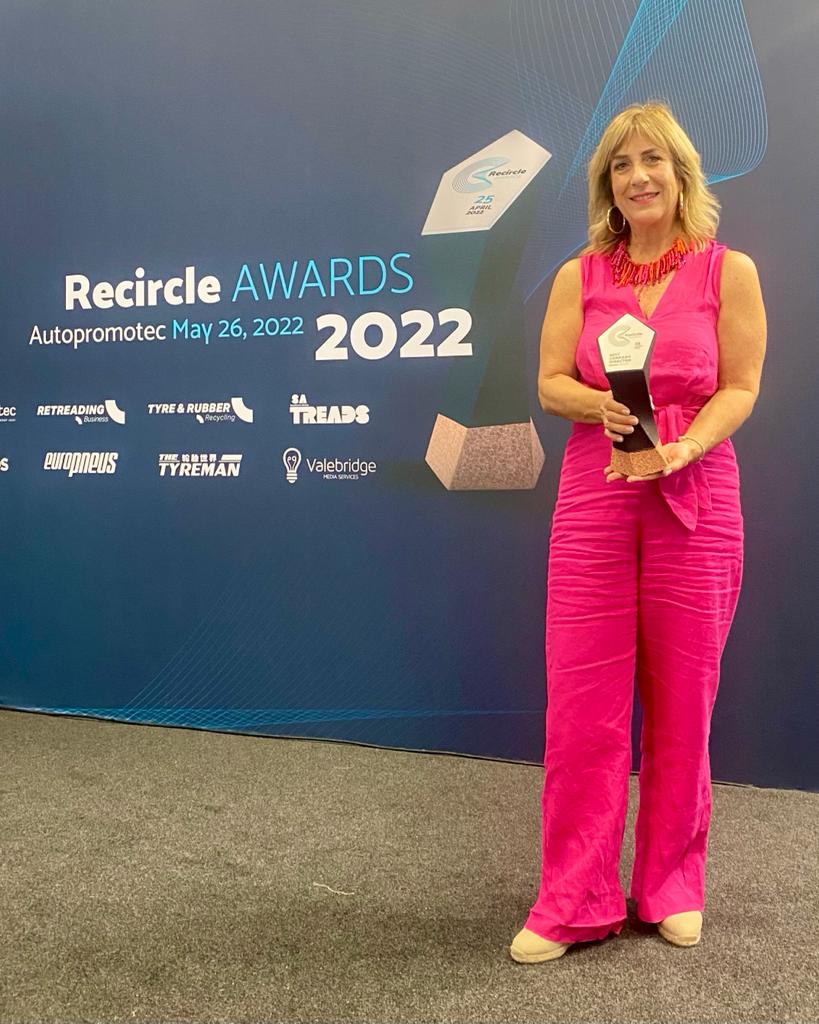 Hoy es un día muy especial para mi, The Recircle Award “Best Company Director”, es un reconocimiento a la trayectoria de una Pyme familiar, con casi 50 años en el mercado.

Mis emociones están repartidas entre imaginar el orgullo que tendría mi padre por este reconocimiento
