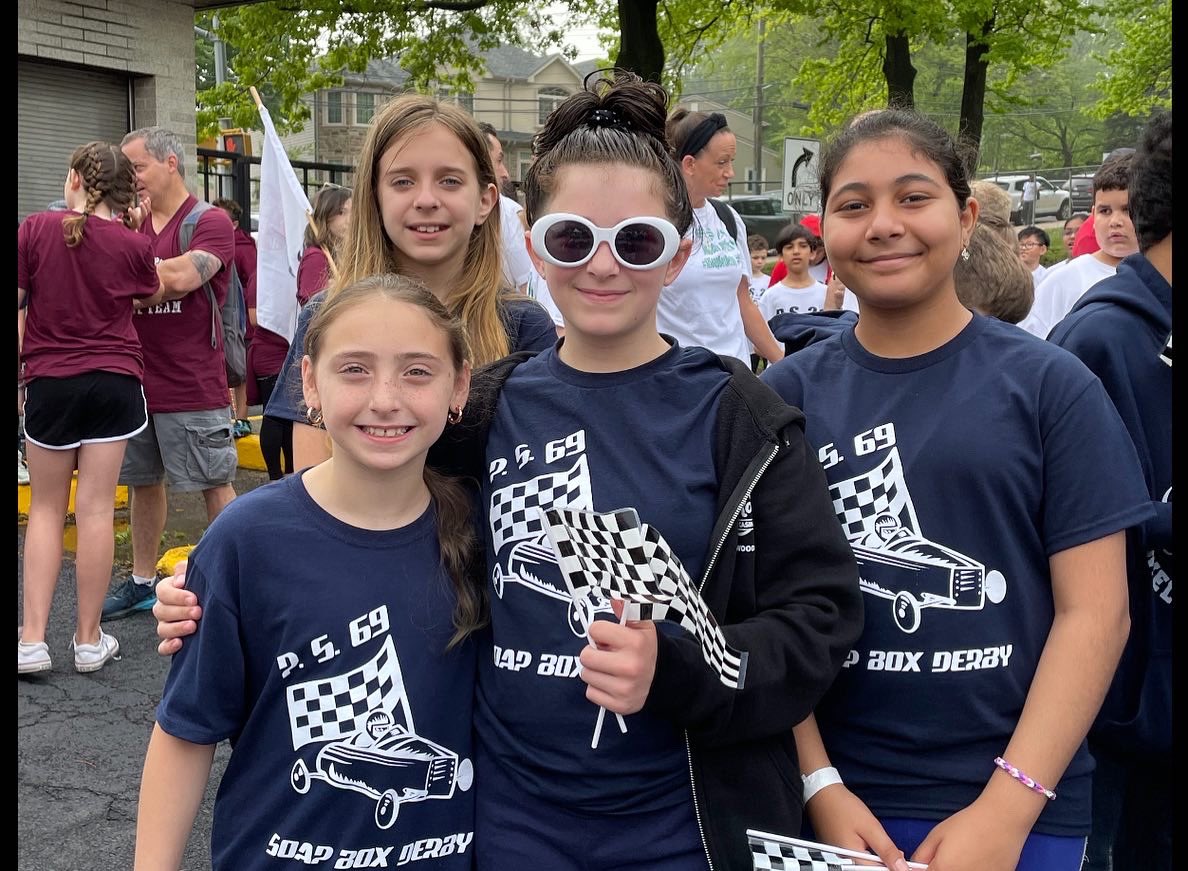 Ps6931R's tweet photo. On Saturday, 5/21, District 31 Staff, Students, Caregivers, came together for Staten Island's Soapbox Derby! A GREAT BIG SHOUTOUT to Ms. Johnson &amp; PS 69's Sopabox Derby Team for giving it their ALL!!! We are so very proud of you! #ps69 #dolphinpride https://t.co/L62PMXvwYo
