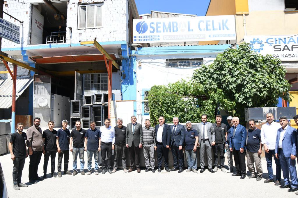 AK Parti İl Başkanımız Sn.  <a href="/EyupOzkececi/">Mehmet Eyup Özkeçeci</a> ve Başkan Yardımcılarımızla Birlikte İşletmemize Ziyarette Bulundular. 

Sembol Çelik Ailesi Olarak Başkanımıza Ve Beraberindeki Değerli İl Yönetim Kurulu Üyelerimize Ziyaretinden Dolayı Teşekkür Ederiz.
<a href="/AKPartiG_Antep/">AK Parti Gaziantep</a>