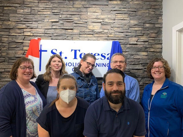 "Let us thank all those who teach in Catholic schools.
Educating is an act of love; it is like giving life." (Pope Francis)

Thanks to this team who love on their students each and every day! #IBelieveinCatholicEd #ecssdHOPE