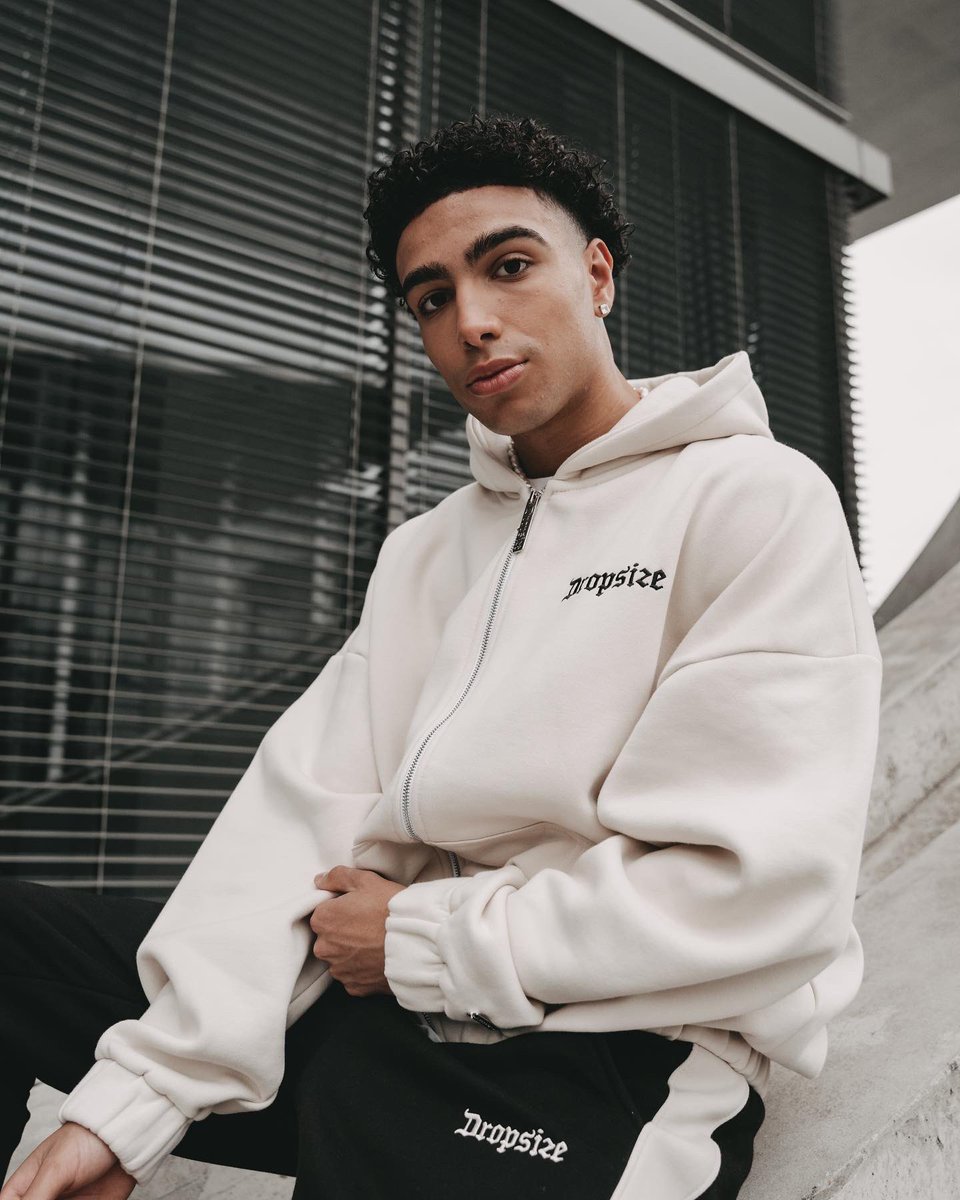 ziskadora's tweet image. Latest spring campaign I produced &amp;amp; directed for Dropsize clothing ❤️‍🔥 #editorial #streetwear #springcampaign