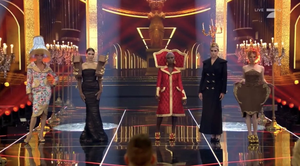 Wenn die Theater AG zum Jahresende „Die Schöne und das Biest“ aufführt… #gntm #gntmfinale