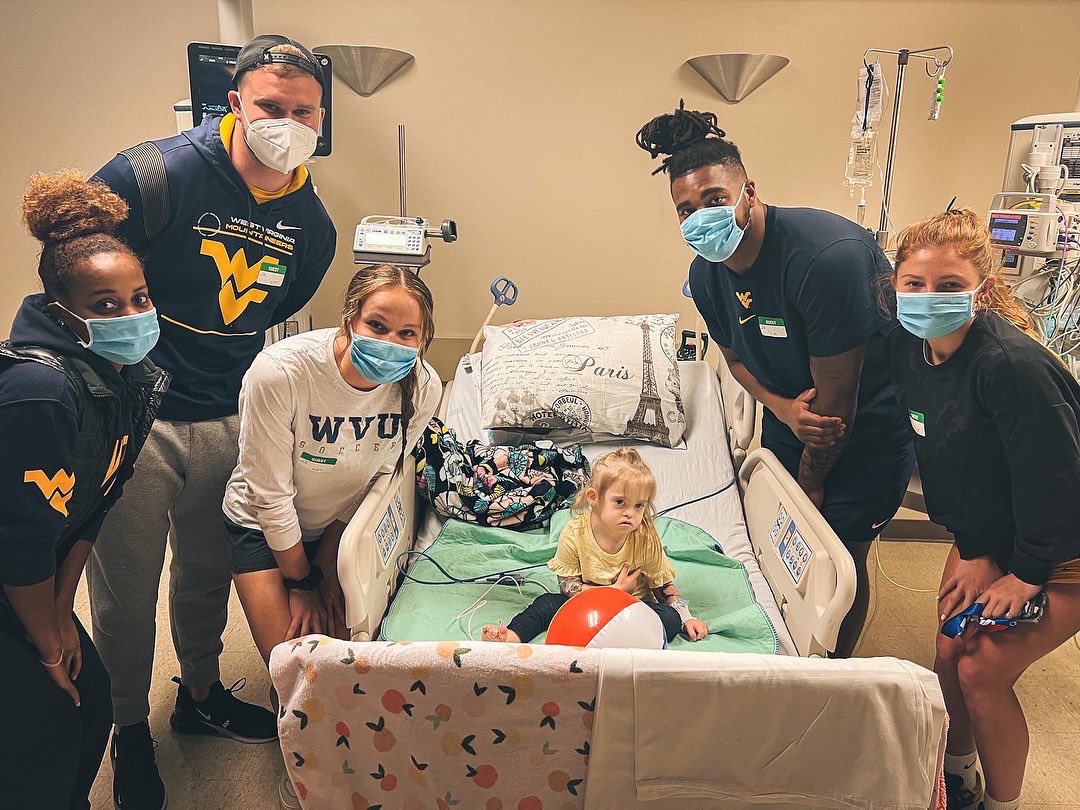 We had a great time visiting with our friends at @wvumedicinechildrens for All-Star Day! ⚽️🌟

#HailWV
