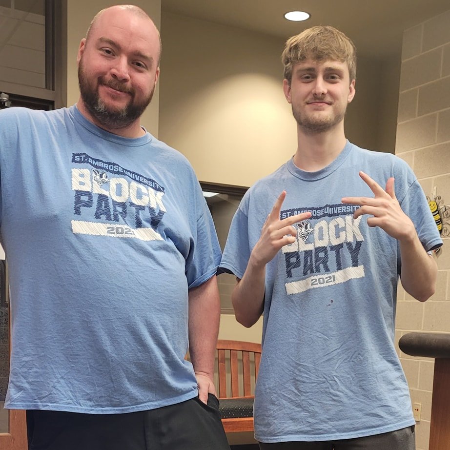 We can't stop twinning in #SAUreslife! #SAUbees