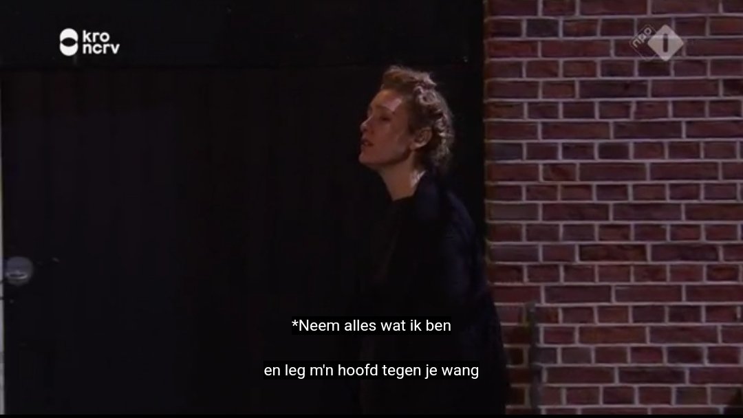 accountnaam's tweet photo. Wel leuk dat ze zich vermaken met Twister. #ThePassion https://t.co/SWbgZVF5NX