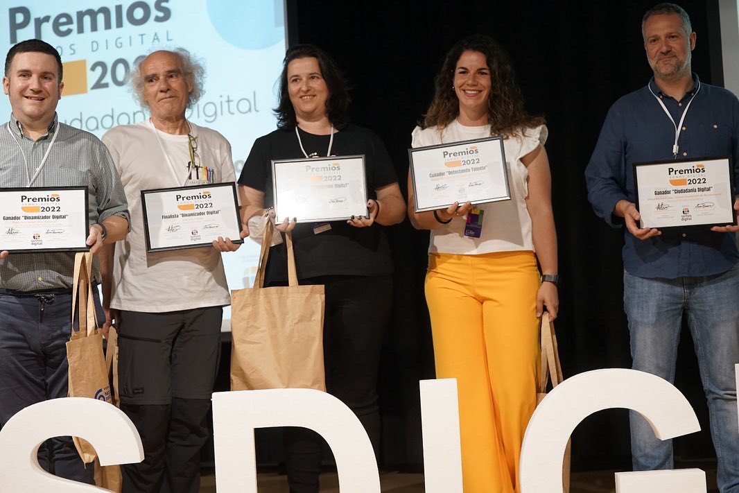 RedGuadalinfo: RT <a href="/SomosDigital_/">Asociación Somos Digital</a>: Segunda edición de los Premios Somos Digital entregados en Barcelona en el marco del Foro Derechos Digitales y del Encuentro de Dinamizadores Somos Digital,  que ha dado cita a profesionales y responsables de redes de ce…