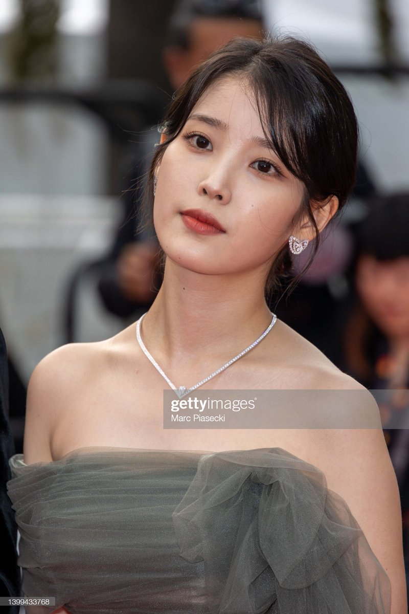 RT @SoshIU_: 220527 Lee Ji Eun at the #Cannes2022 Red Carpet

#BrokerInCannes 
#NotreEtoileLeeJiEun
#BROKER https://t.co/WFNgVCwpOv