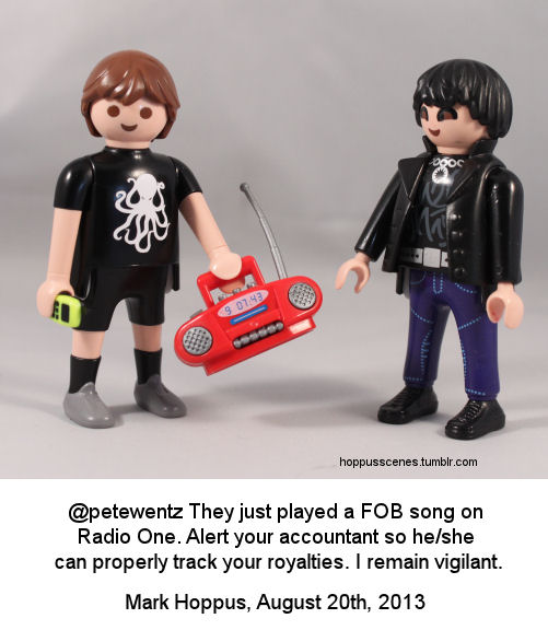 hoppusscenes's tweet photo. Mark and @petewentz new Verswire project sounds interesting. Of course Mark's had a keen music business sense for YEARS! https://t.co/HaMUxngsCh
