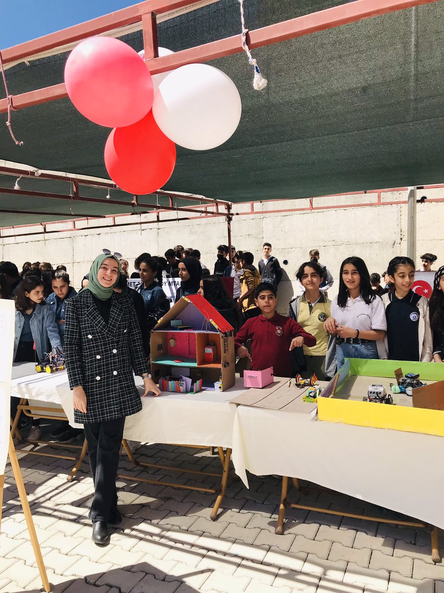 bilsemhakkari1's tweet photo. Hakkari STEM ve Bilişim Şenliği kapsamında Bilim ve Sanat Merkezi öğrencileri 7 proje ile katılım göstererek, projeleri ile katılımcıların oldukça ilgisini çekmiştir. Tüm öğrenci ve öğretmenlerimize teşekkür ederiz. @varmik  @BilalGur30 @Hakkari_MEM https://t.co/ZejV0LYWDg